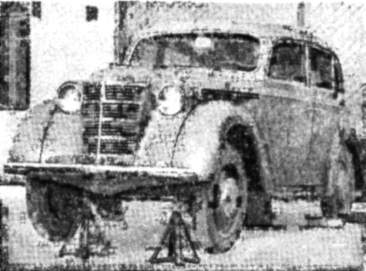 Установка передней оси автомобиля Москвич 401-420 на подставках